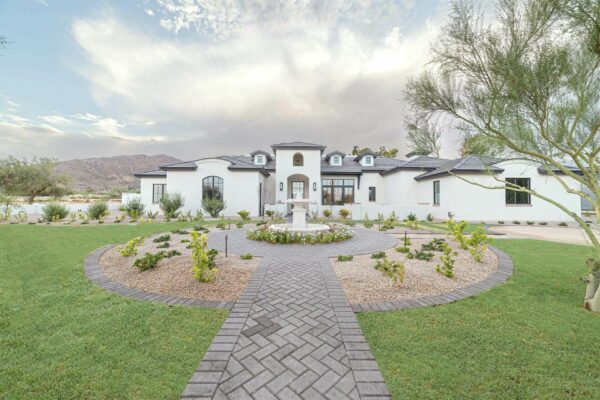 Real Estate Photography, front yard high end property Paradise Valley by photographer Travis Chenoweth, Phoenix Arizona